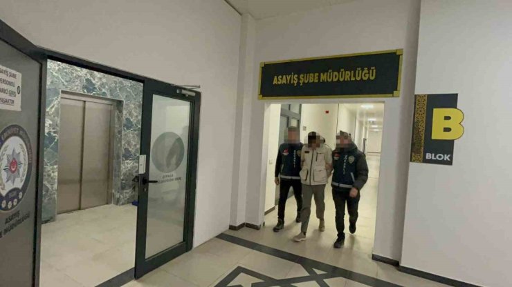 İçinde altın bulunan çelik kasayı çaldı, polis evinde yakaladı