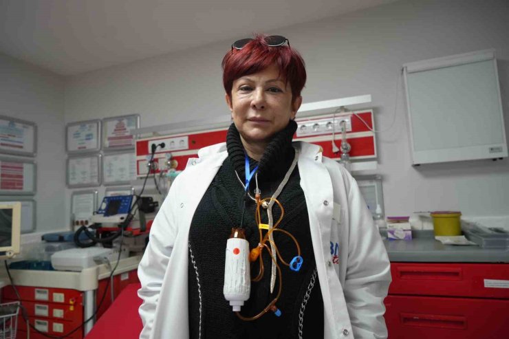 Boynunda kemoterapi, kalbinde meslek aşkı: İki farklı kanser ile mücadele eden hekimin sarsılmaz azmi