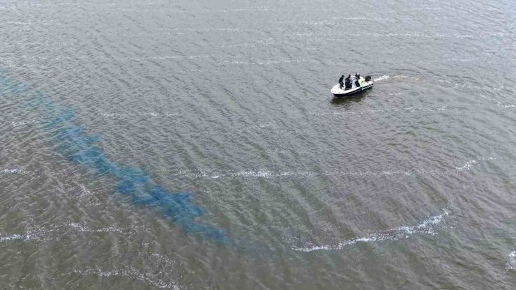 Türkmenli Göleti’nde algasid dozlama ile su kalitesi artırılıyor