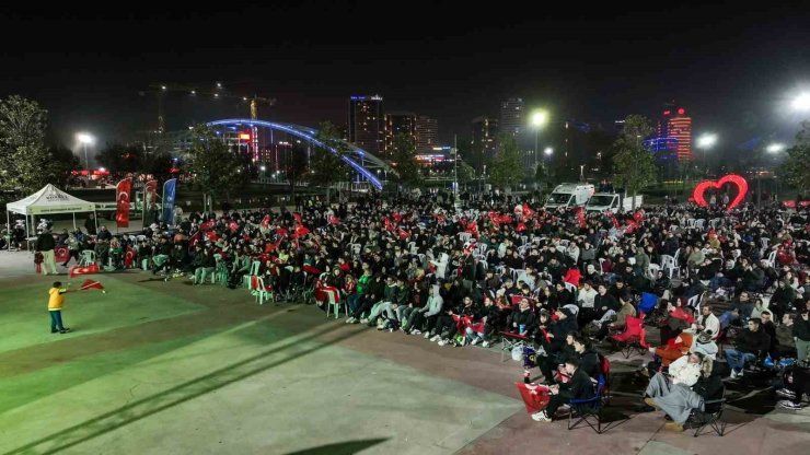 Bursa’da dev ekranda milli coşku