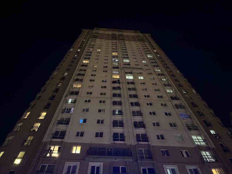 Esenyurt’ta siteden düşen yabancı uyruklu kadın hayatını kaybetti