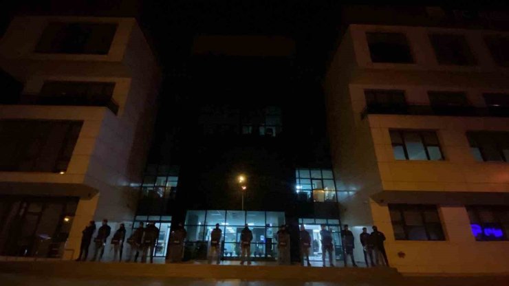 Marmaris Belediyesi’ne gece yarısı polis baskını