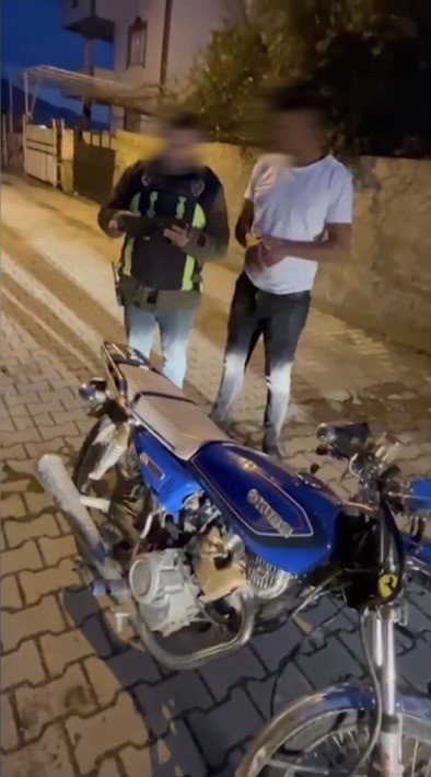 Akrobatik sürüş pahalıya patladı: 128 bin TL ceza yedi