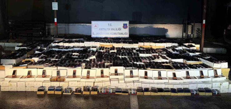 Manavgat’ta 25,5 milyonluk kaçak ürün operasyonu