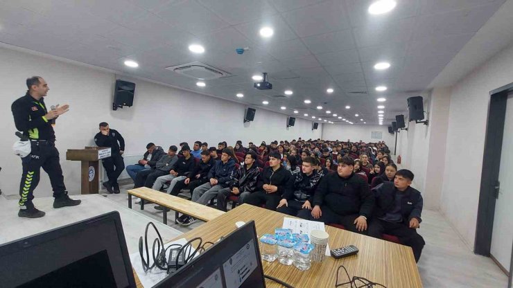 Öğrencilere polislik tanıtıldı, güvenlik konuları anlatıldı