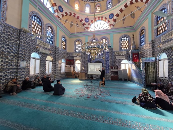 Köşk’te hac yolcularına hazırlık semineri verildi