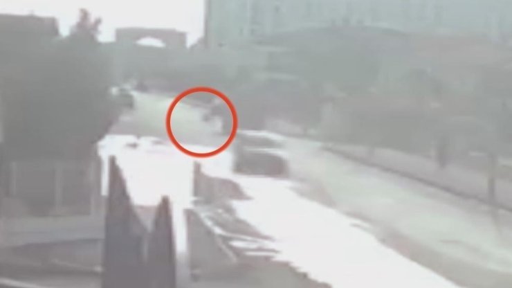 Köpekten kaçarken kamyonun altında kalarak ölmüştü, sınıf arkadaşlarının vefası anneyi duygulandırdı