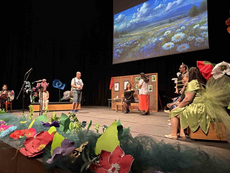 Bergama’da ’Tiyatro Günleri’ büyük ilgi gördü