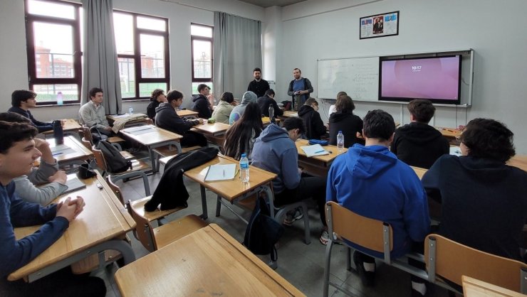 Eskişehir Bilim Olimpiyatları Akademisi’nde eğitim meşalesi yandı