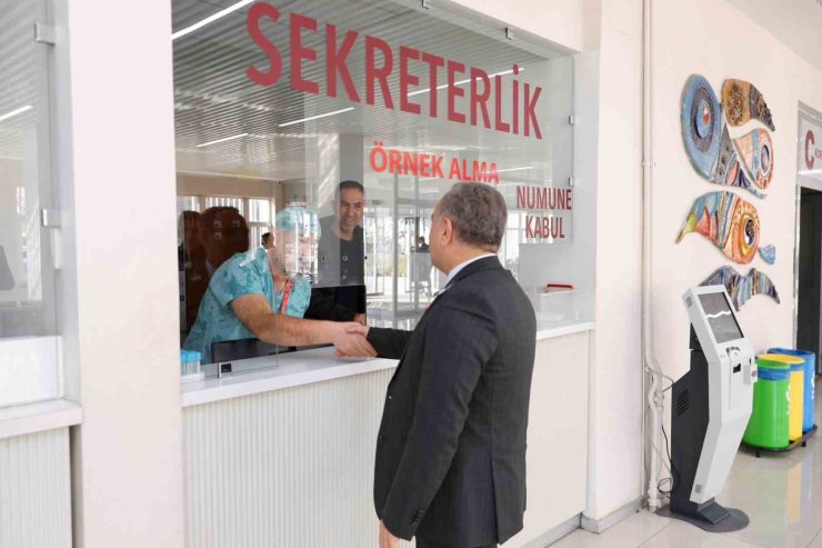 Rektör Altun’dan hastane personeline ziyaret