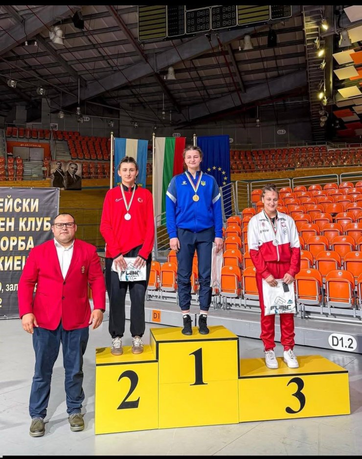 Erzincanlı güreşçiler Bulgaristan’da madalya kazandı