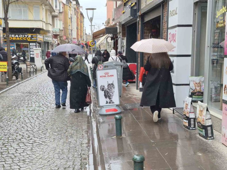 Eskişehir’de sağanak yağış etkili oldu