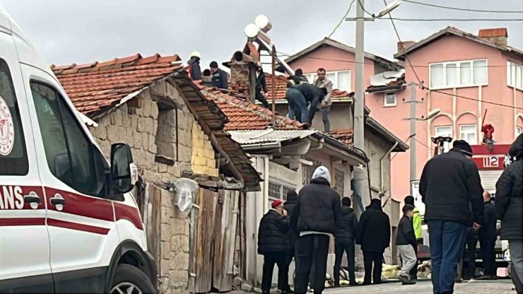 Tavşanlı’da tek katlı evde yangın