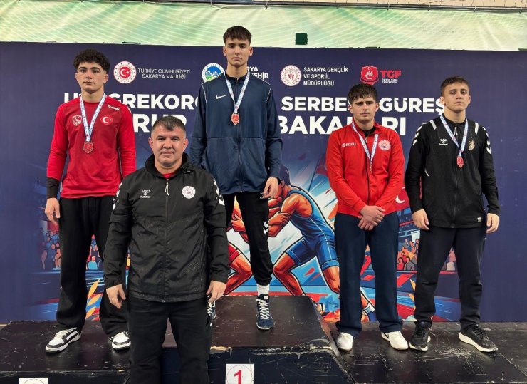 Güreşte Afyonkarahisar’ı 6 sporcu Türkiye şampiyonasında temsil edecek