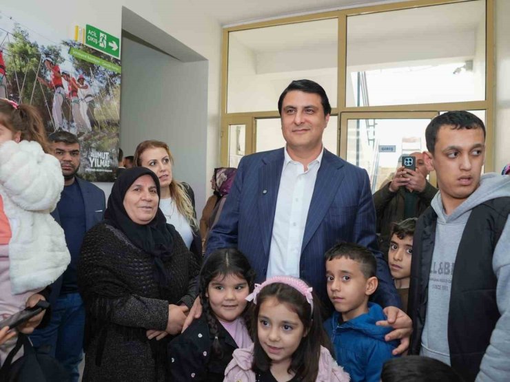 Yılmaz’dan kadın ve çocuklara anlamlı ziyaret