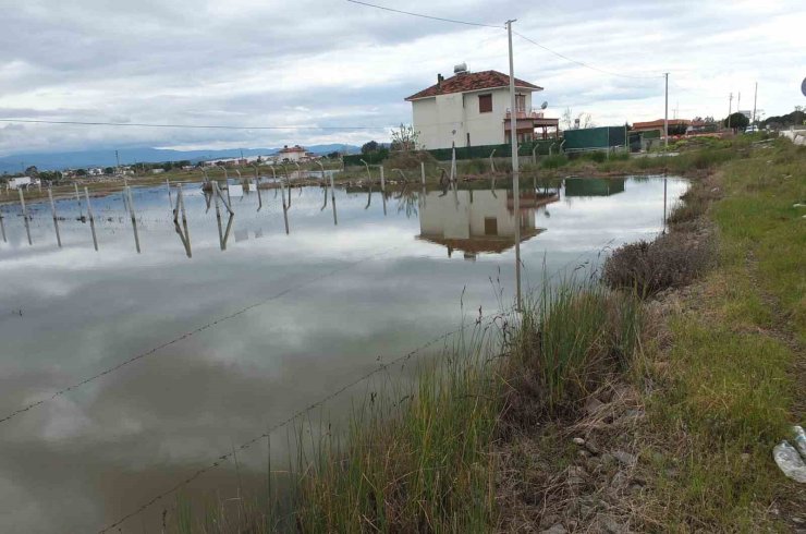 Balıkesir’de yazlıklar su içinde kaldı