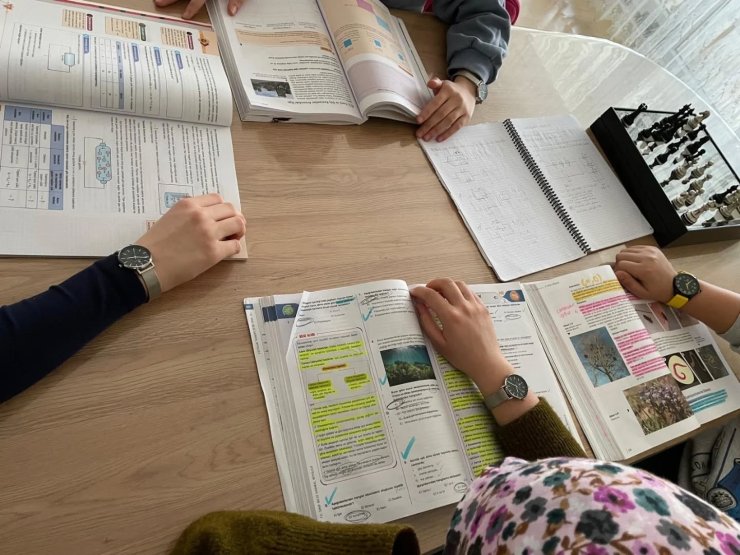 Bakan Göktaş’tan koruma altındaki çocuklara hediye