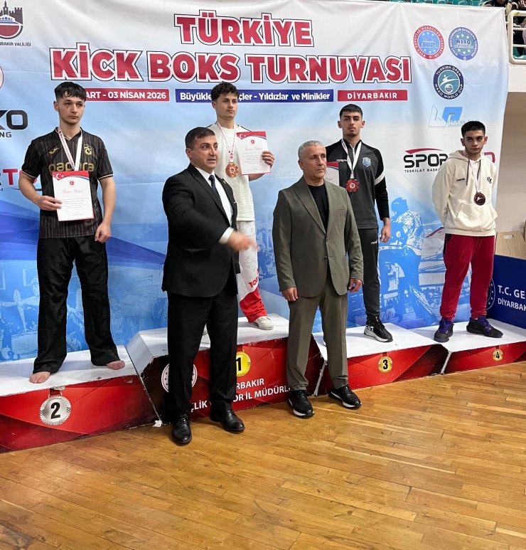 Çayırovalı kick boksçular Diyarbakır’dan 2 madalyayla döndü