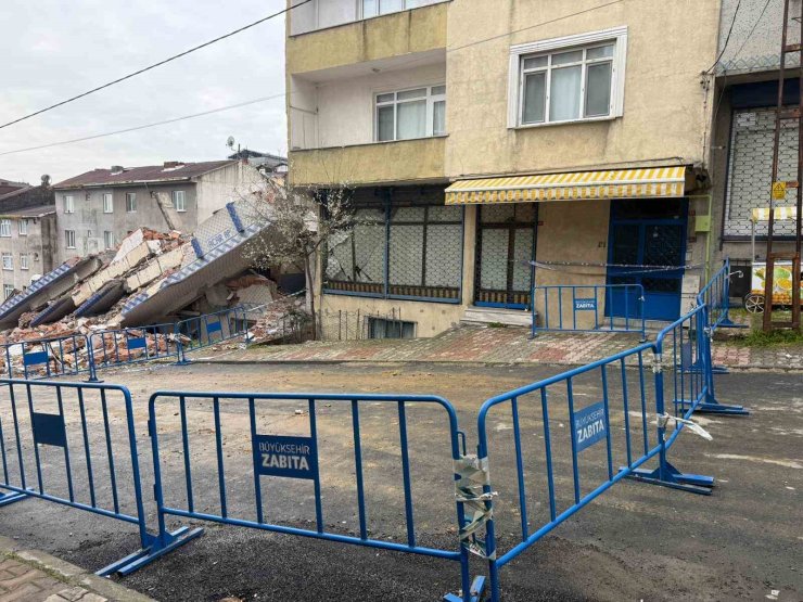 "Bu işin ustasıyız" diyen İBB ekibinin tehlikeli yıkımı kamerada: 5 katlı bina yerle bir oldu, yan binanın kolonu zarar gördü