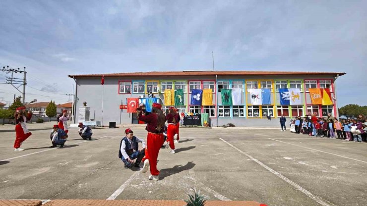 Sarıgöl’de 400 fıstık çamı toprakla buluştu