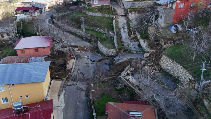 Mersin’deki heyelan bölgesi havadan görüntülendi