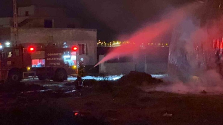Osmaniye’de karton fabrikasında çıkan yangın söndürüldü