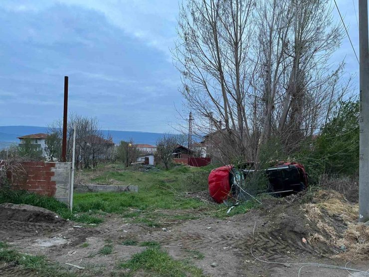 Tokat’ta alkollü sürücü emanet aldığı araçla takla attı: İki kardeş yaralandı