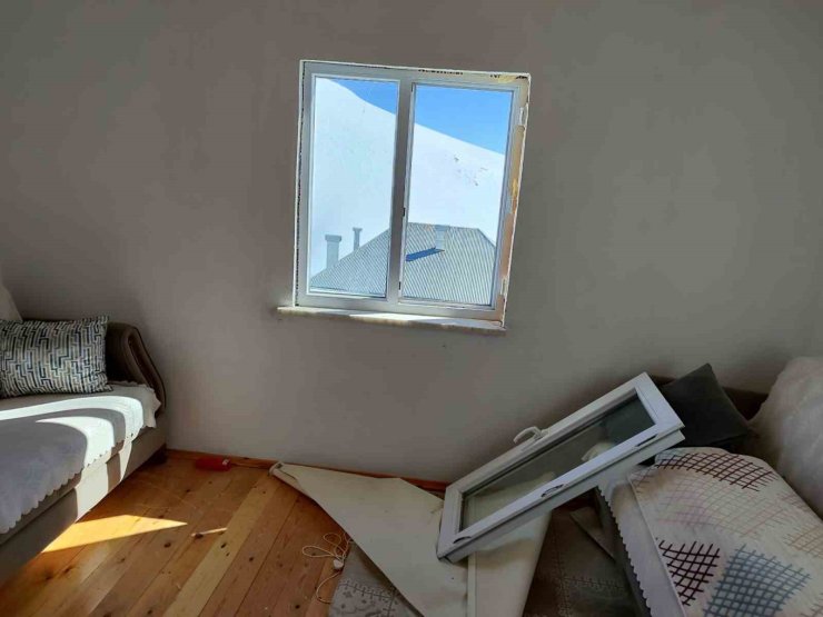 Bayburt’ta ayıların talan ettiği yayla evlerine ulaşım sağlanamıyor: Köylüler yolun açılmasını istiyor