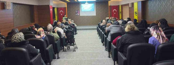 Bayburt’ta kadınlara ‘Sağlıklı Menopoz Eğitimi’ verildi