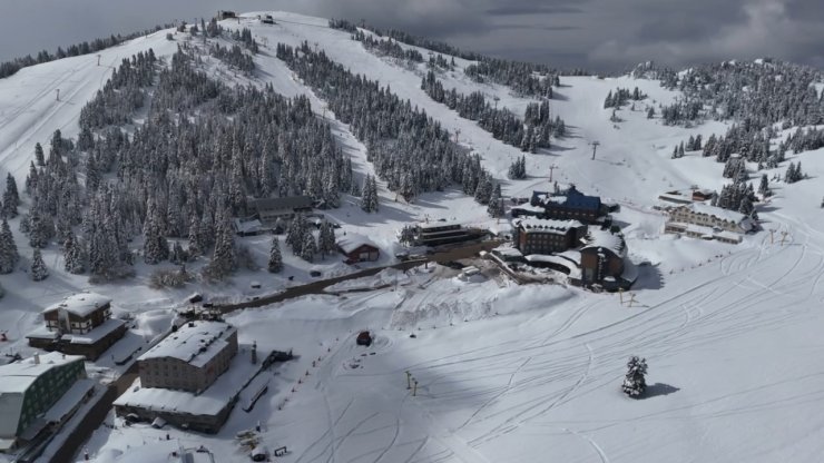 Uludağ’da sezon uzadı nisan ayıyla 2 metre kar var