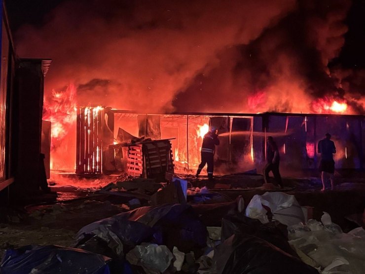 Erzincan’da işçi konteynerlerinde yangın paniği