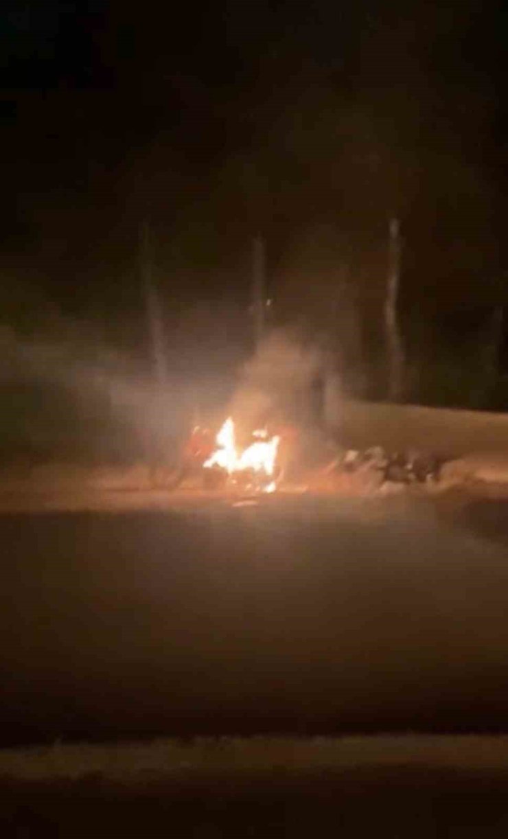 Mardin’de park halindeki motosiklet alev aldı