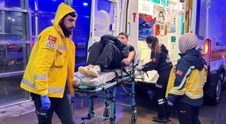 Motosiklet ile otomobil çarpıştı: 1 yaralı