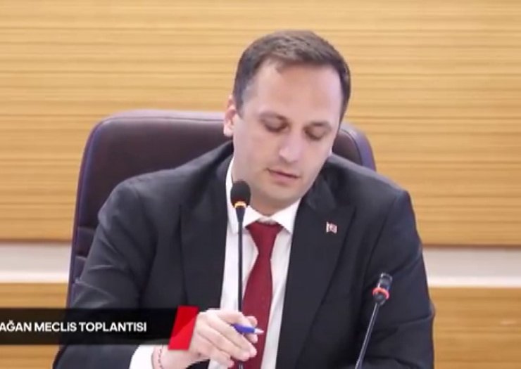 Bornova Belediye Meclisi’nde ’sevgili kontenjanı’ gerginliği