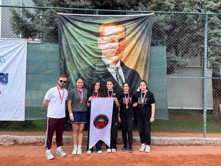 Kortların şampiyonu Gaziantep Kolej Vakfı Türkiye finallerinde