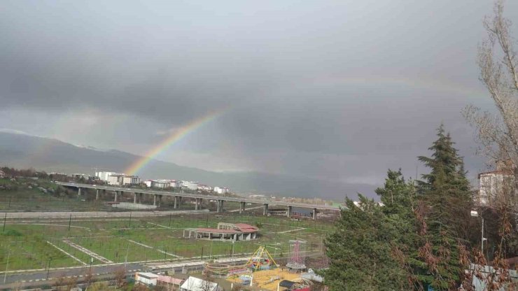 Bingöl’de gökkuşağı görsel şölen oluşturdu