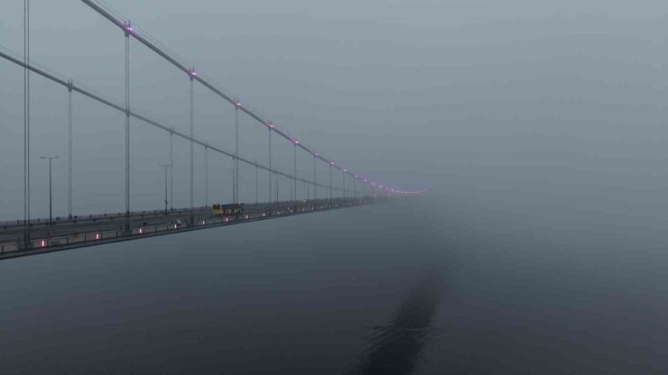 İstanbul Boğazı’nda sis etkili oluyor