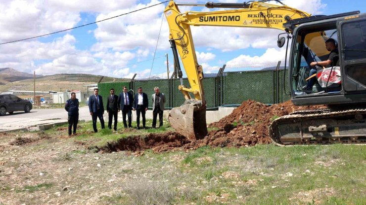 Akçadağ’da 112 Acil Sağlık İstasyonu için ilk kazma vuruldu