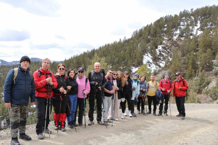 Doğa tutkunlarının bahar yürüyüşü