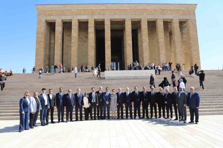 Edremit Belediyesi Ata’nın huzuruna çıktı