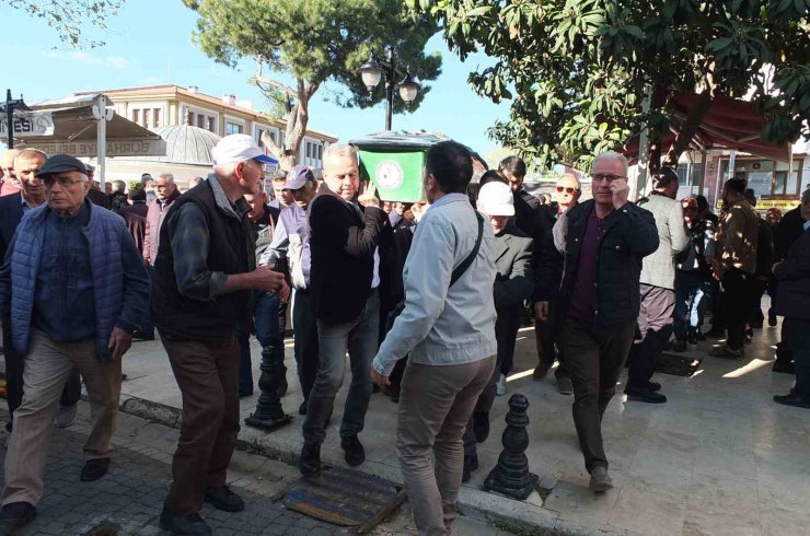 Burhaniyeli Rafet öğretmen son yolculuğuna uğurlandı