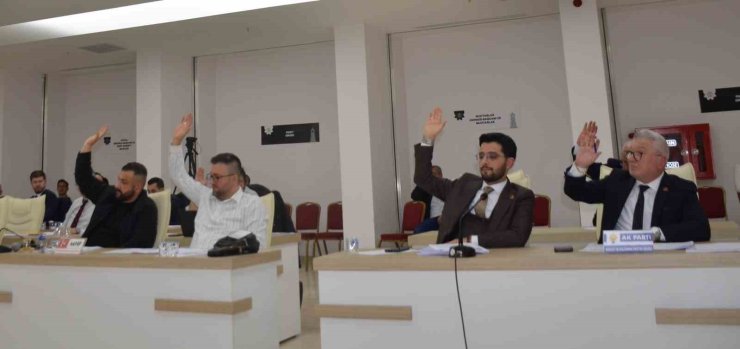 Üyelerin istediği ’İhale ve doğrudan temin dosyaları’ gelmemesi tartışması Meclise taşındı