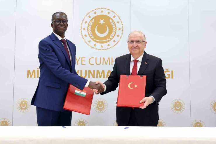 Bakan Güler, Nijer Savunma Bakanı Mody’i askeri törenle karşıladı