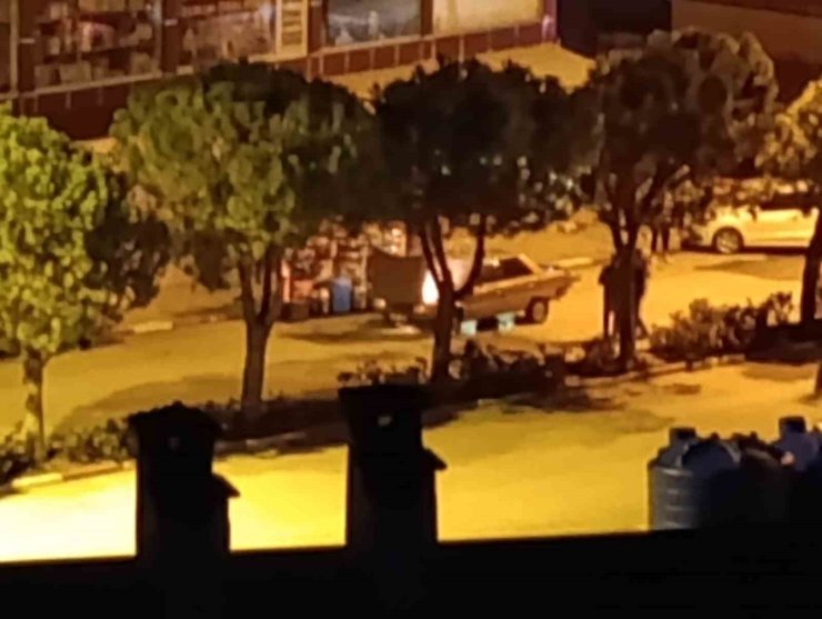 Kale’de seyir halindeki araç alev alev yandı