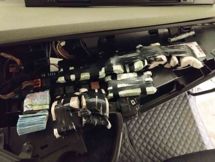 Tırın gösterge paneline gizlenen 101 bin 900 euro komşuya kaldı