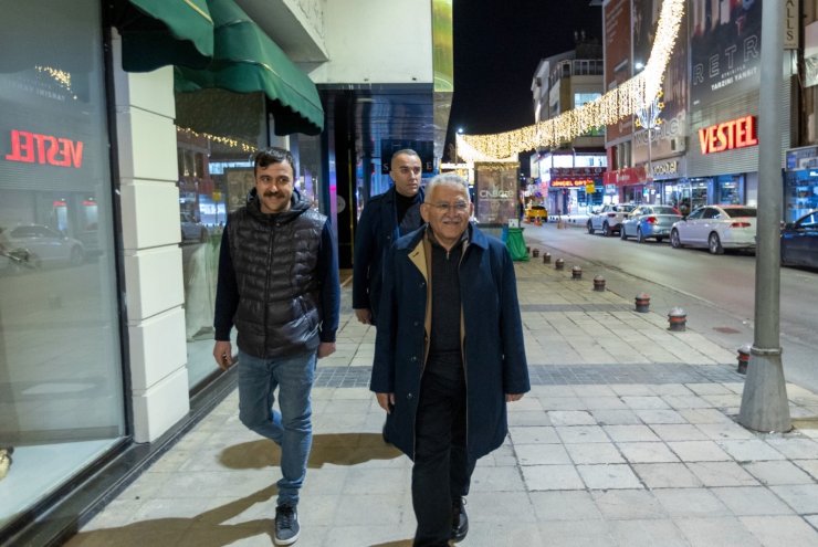 Büyükkılıç, Millet Caddesi’nde yapımı tamamlanan aydınlatma sistemini inceledi