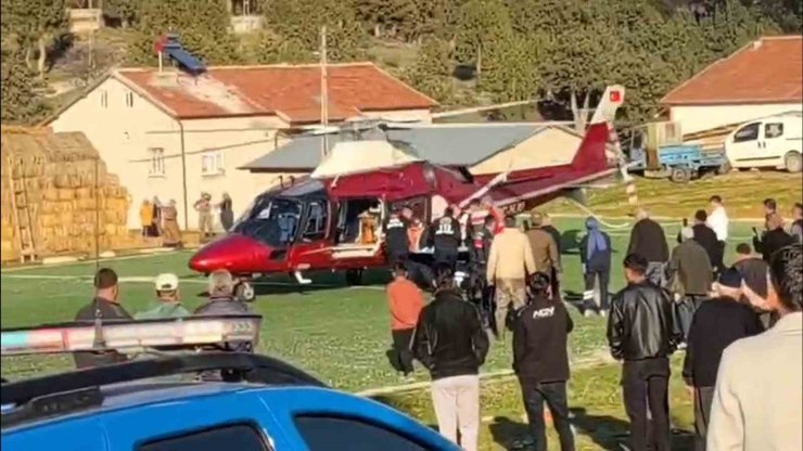Konya’da tarım aracı kazasında yaralanan vatandaşa hava ambulansı