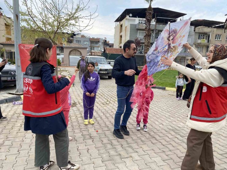 Alaşehir’de Romanlar Günü uçurtma şenliğiyle kutlandı