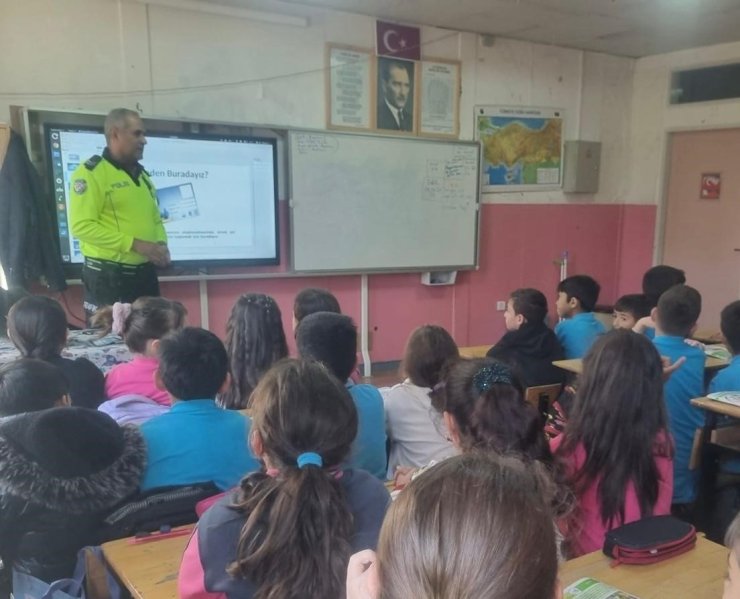 Niğde’de narkotik ekiplerinden vatandaşlara bilgilendirme