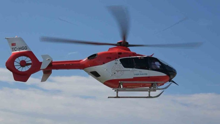 Ambulans helikopter yeni doğan bebek için zamanla yarıştı